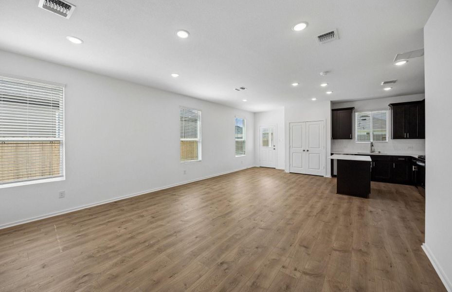 Spacious, unfurnished interior of a new home in Stokesbury, Waller (Image 32). Spacious, unfurnished interior of a new home in Stokesbury, Waller (Image 32).