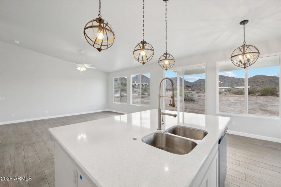 1,658 Kitchen 6 - 192 1,658 Kitchen 6 - 192