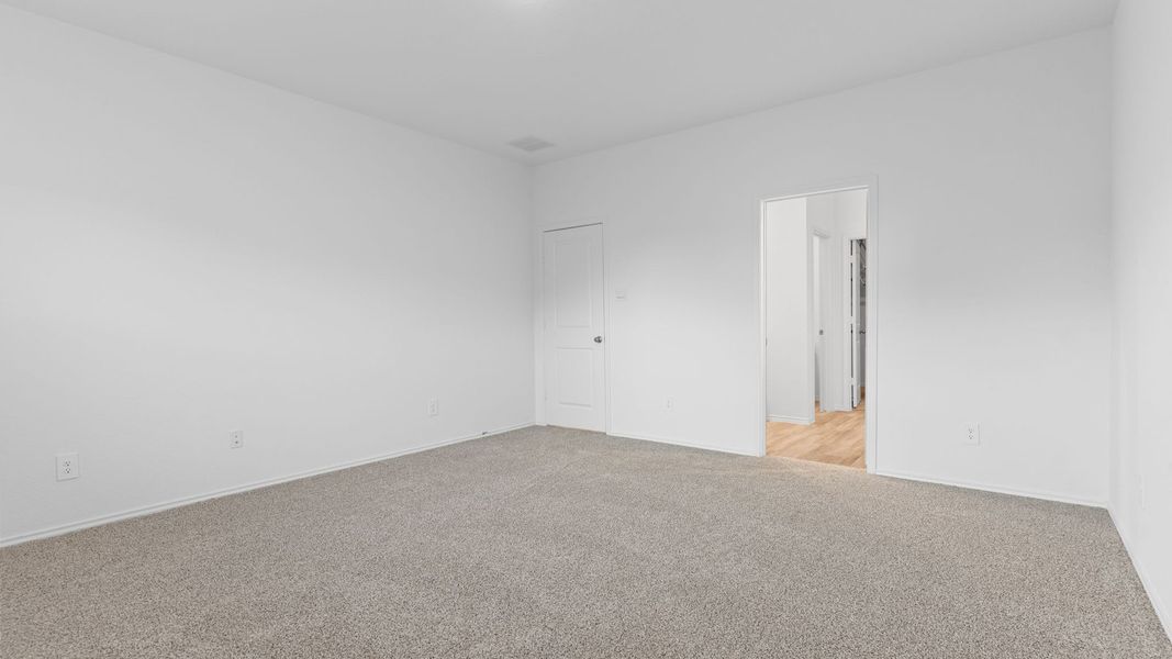Spacious, unfurnished interior of a new home in Tamarron, Fulshear (Image 25).