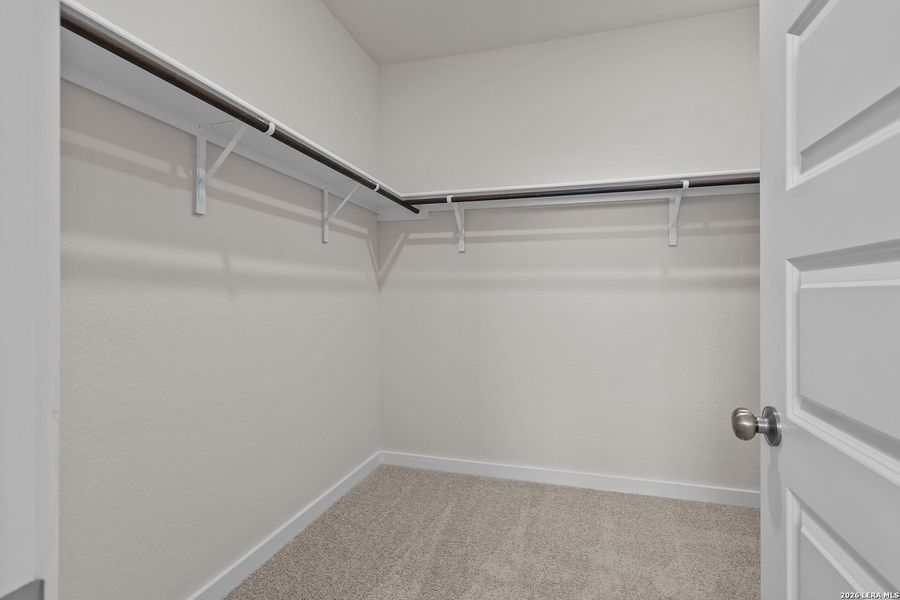Spacious, unfurnished interior of a new home in Hiddenbrooke, Seguin (Image 15).