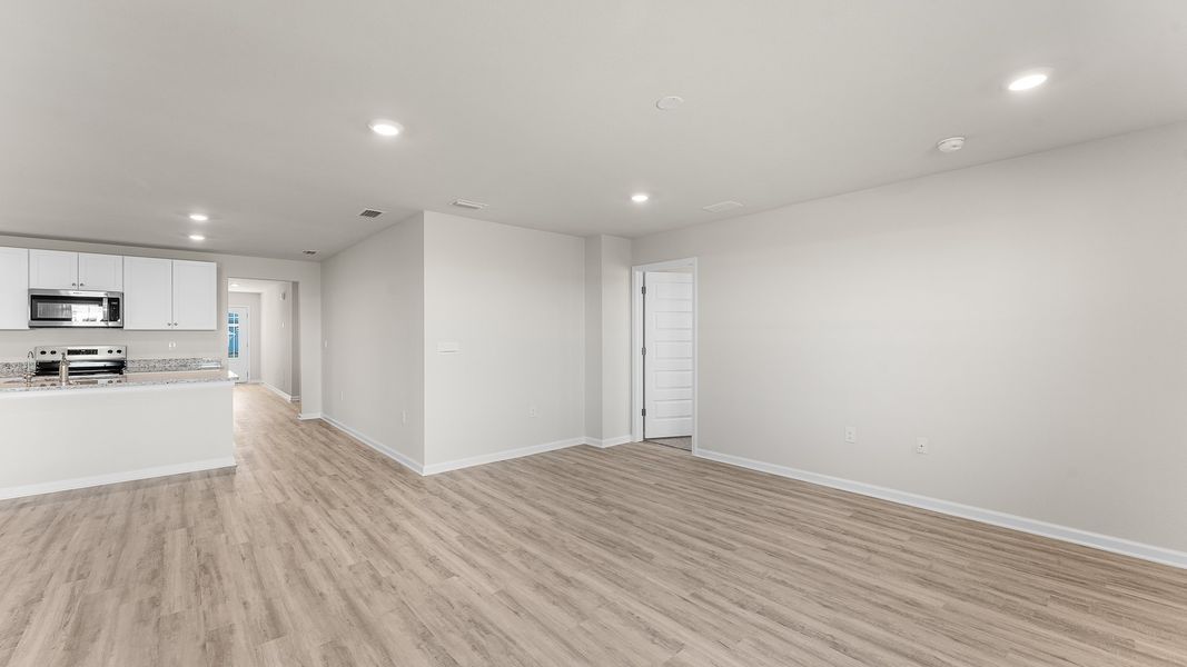 Spacious, unfurnished interior of a new home in Liberty, Panama City (Image 22).
