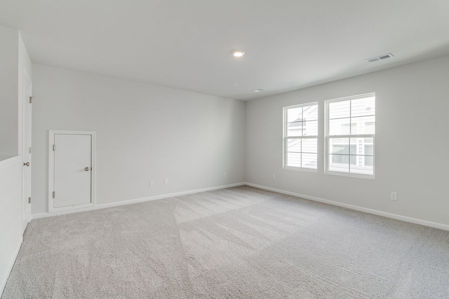 Spacious, unfurnished interior of a new home in Winston Point, Gilbert (Image 27).