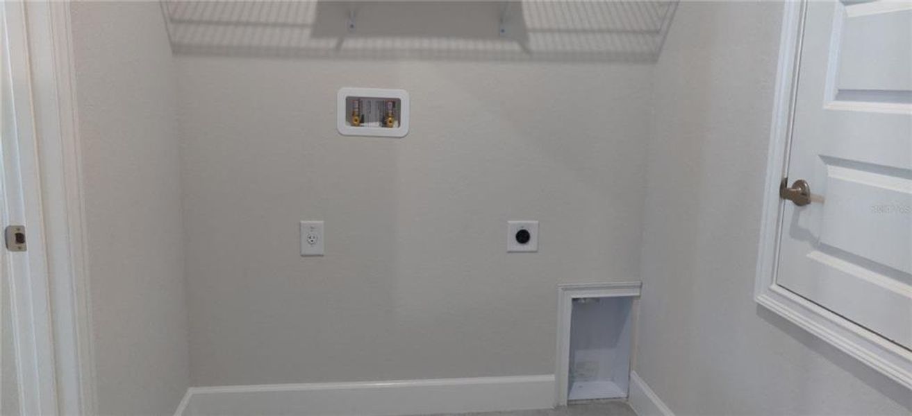 Spacious, unfurnished interior of a new home in Sunset Landing, Spring Hill (Image 9).