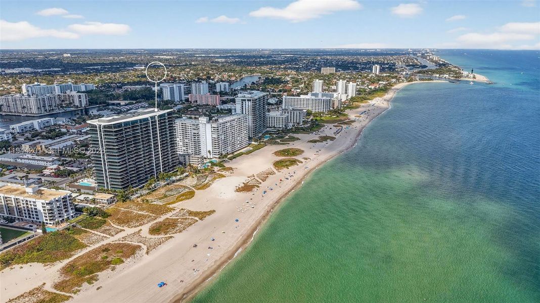 Condo located in Pompano Beach, FL showcasing its design and architecture (Image 38).