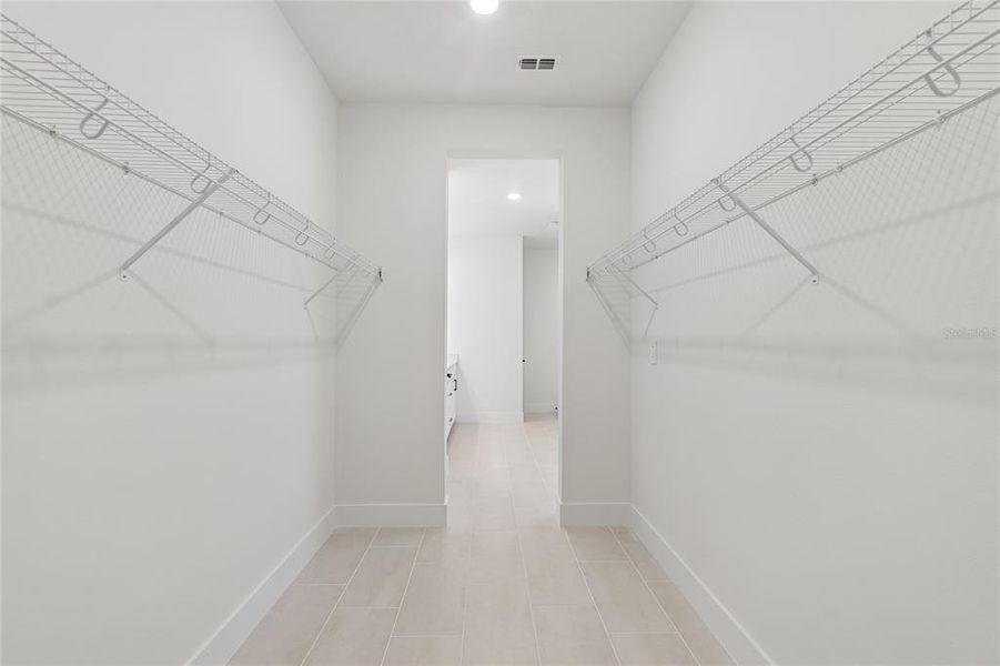 Spacious, unfurnished interior of a new home in Gracewater at Sarasota, Sarasota (Image 34).