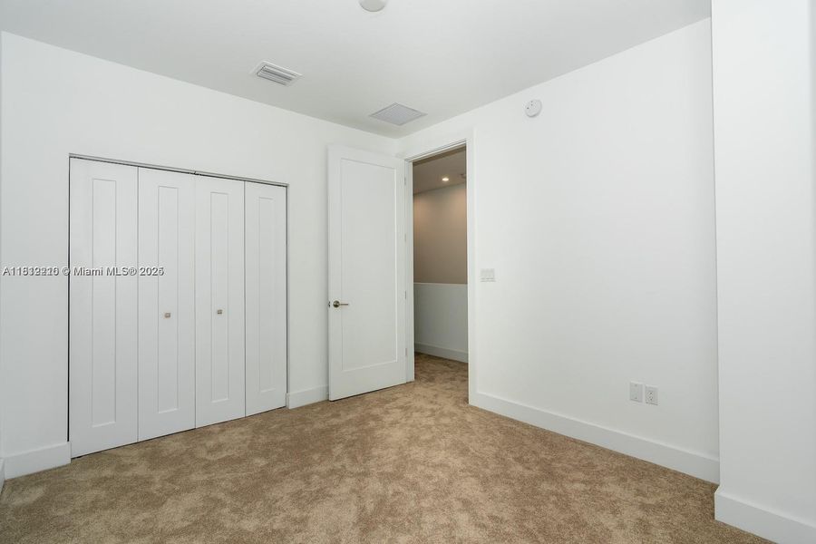 Spacious, unfurnished interior of a new home in , Dania Beach (Image 30).