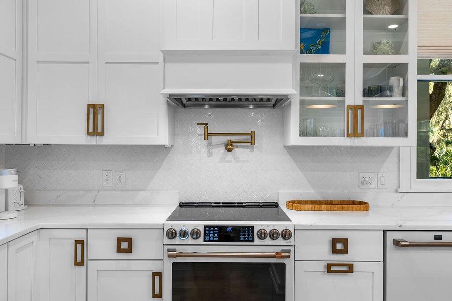 Image 102 of a home in .