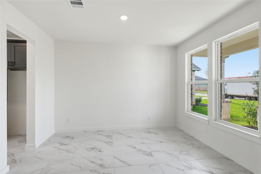Spacious, unfurnished interior of a new home in Foxtail Palms, Manvel (Image 18). Spacious, unfurnished interior of a new home in Foxtail Palms, Manvel (Image 18).