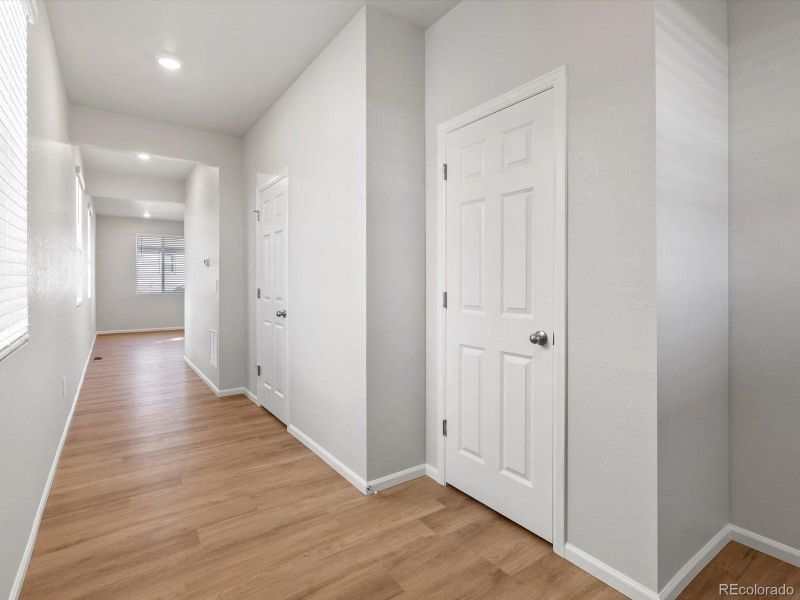 Spacious, unfurnished interior of a new home in Lake Bluff, Greeley (Image 23).