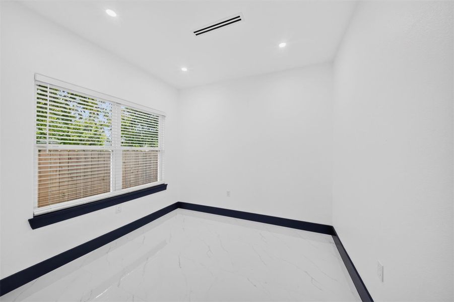 Flexible room with natural light and plenty of space to personalize