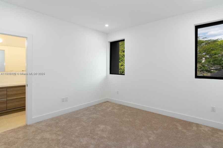 Spacious, unfurnished interior of a new home in , Dania Beach (Image 33).