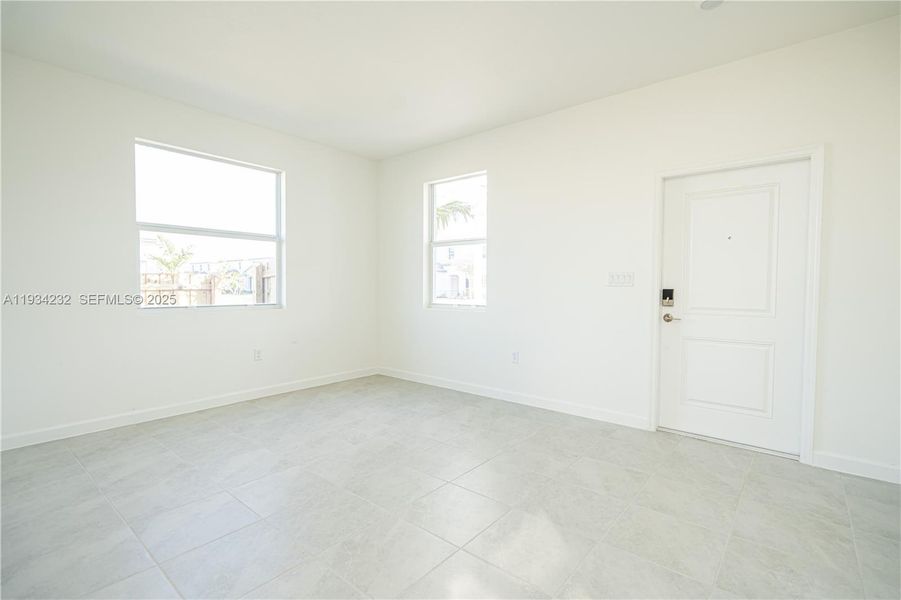 Spacious, unfurnished interior of a new home in Acacia Groves, Miami (Image 59).