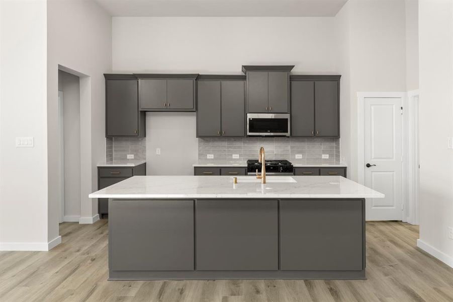 09. 644 Oakridge - Kitchen