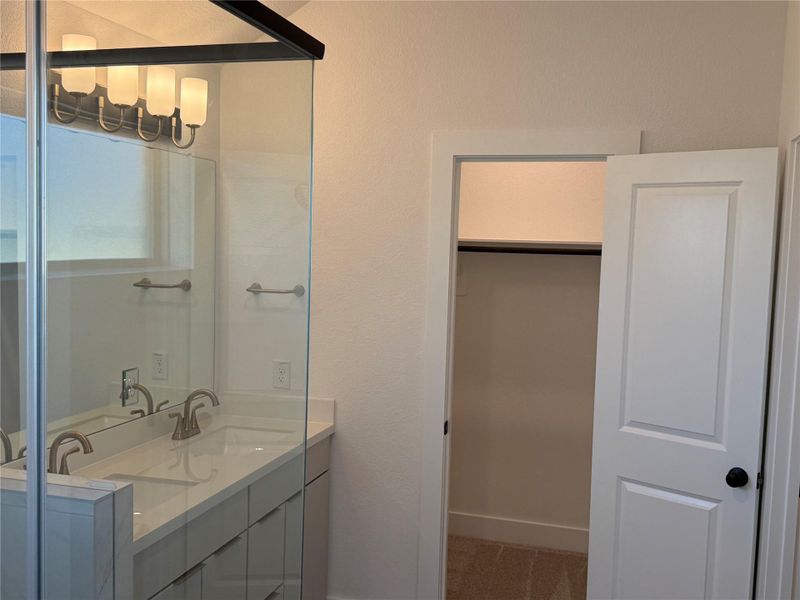 Furnished interior view inside a new home in Meridiana 40', 65', Iowa Colony (Image 8).