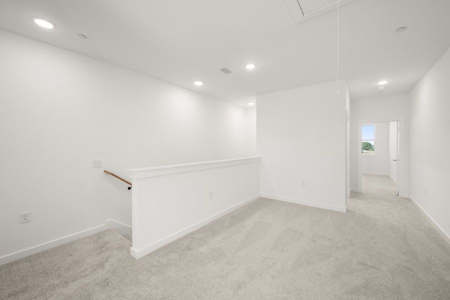 Spacious, unfurnished interior of a new home in Wildridge, Oak Point (Image 17).