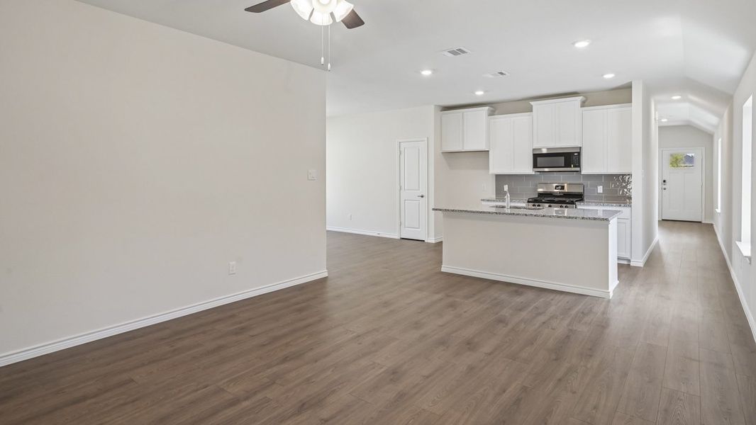 Spacious, unfurnished interior of a new home in Windchime, Celina (Image 7).