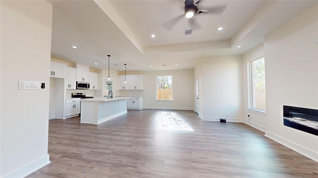 Spacious, unfurnished interior of a new home in , Houston (Image 17).