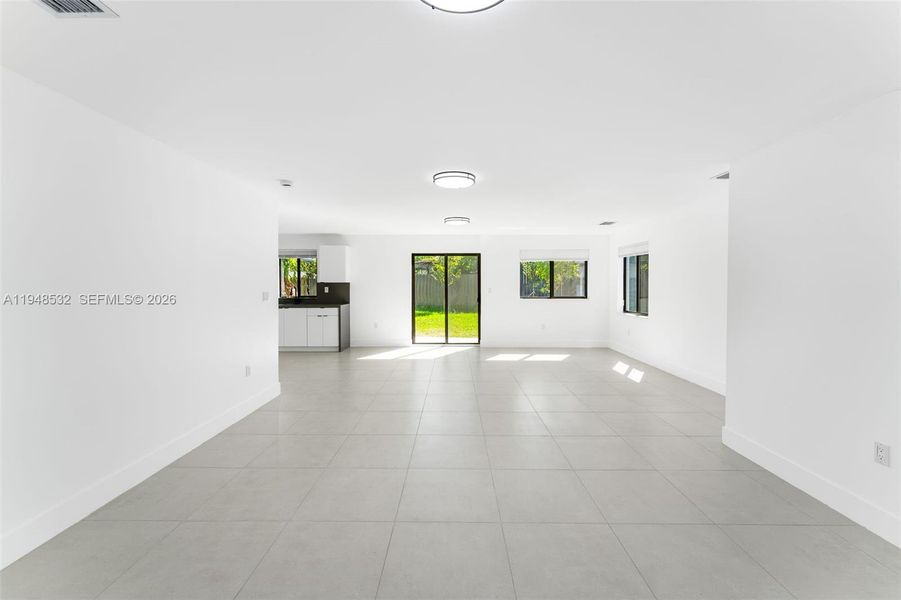 Spacious, unfurnished interior of a new home in , Miami (Image 21).