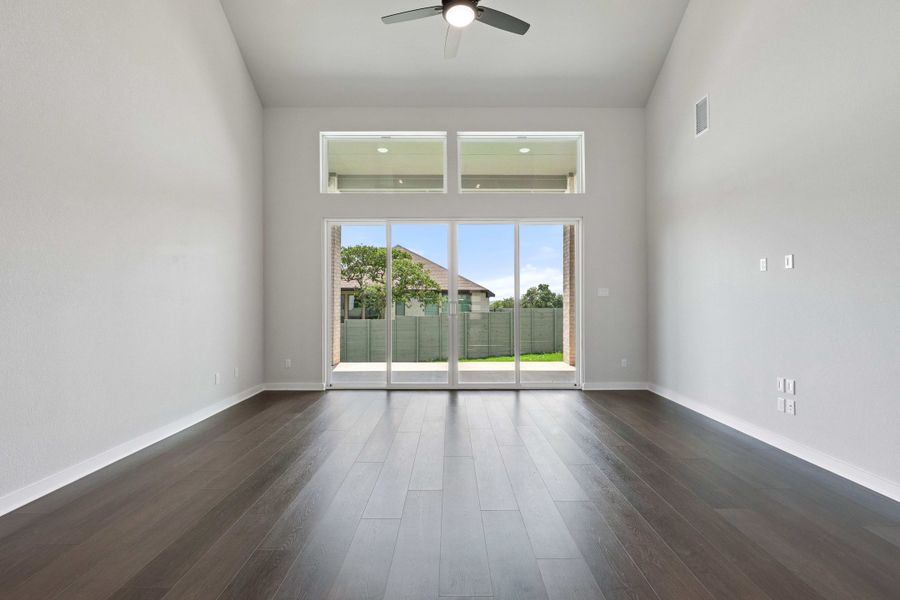 Spacious, unfurnished interior of a new home in Wolf Ranch, Georgetown (Image 24).