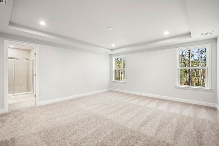 Spacious, unfurnished interior of a new home in Waterways, Richmond Hill (Image 16).