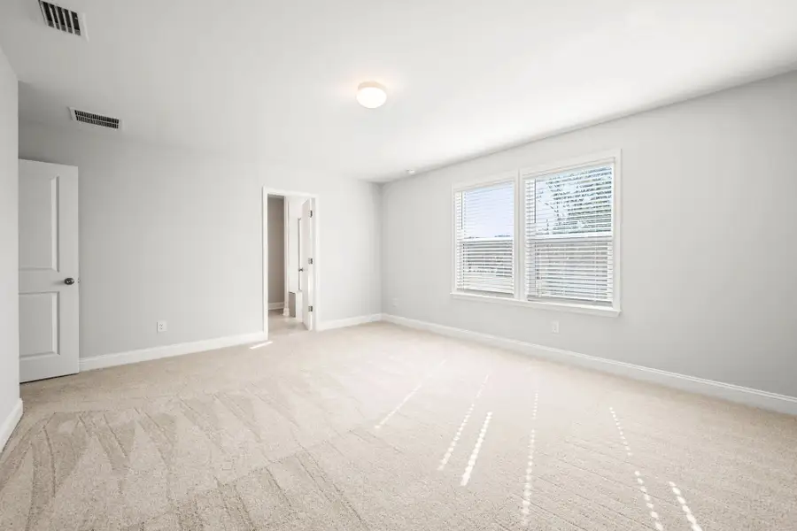 Spacious, unfurnished interior of a new home in Salem Bay, Beaufort (Image 10).