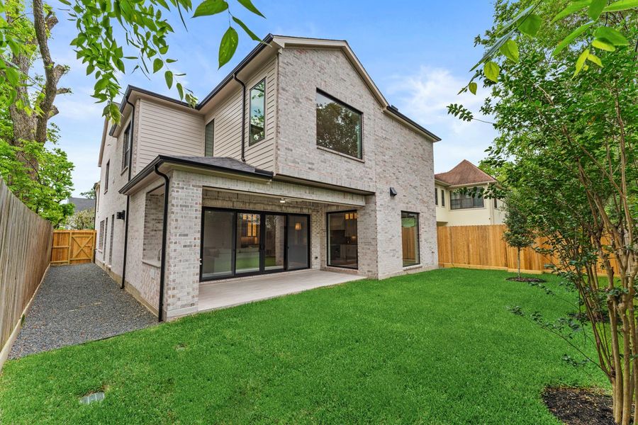 Great backyard with outdoor kitchen on a 6600 sqft lot