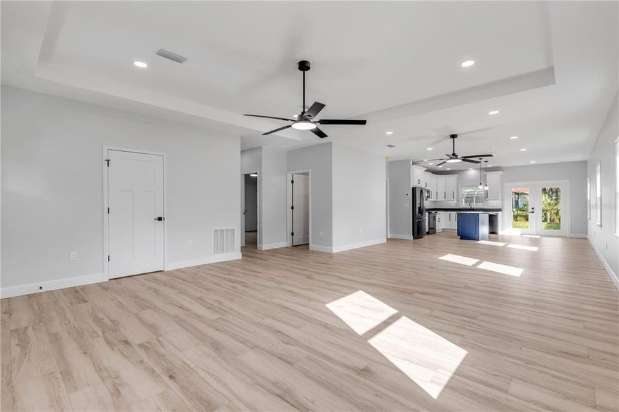 Spacious, unfurnished interior of a new home in , Oak Hill (Image 45).