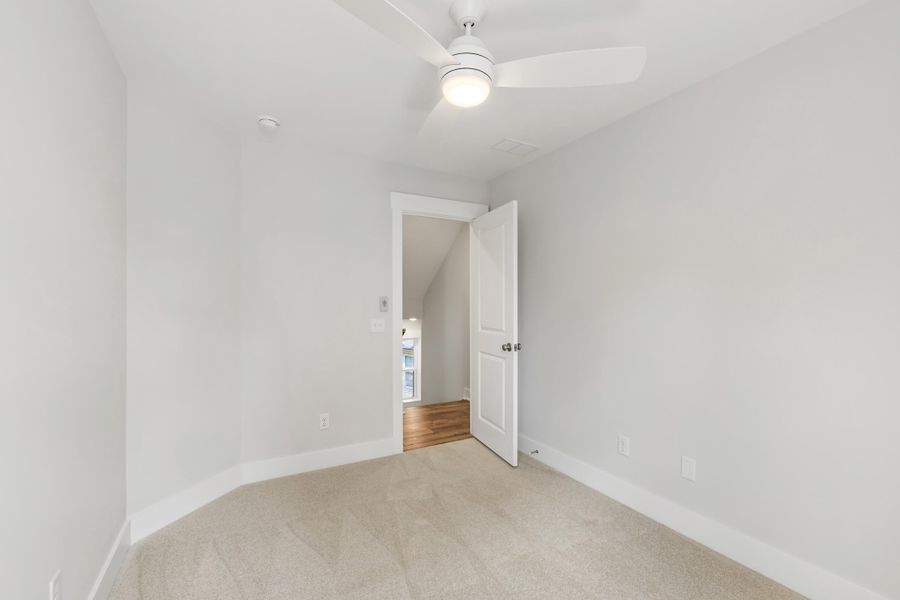 Spacious, unfurnished interior of a new home in , Charleston (Image 40).