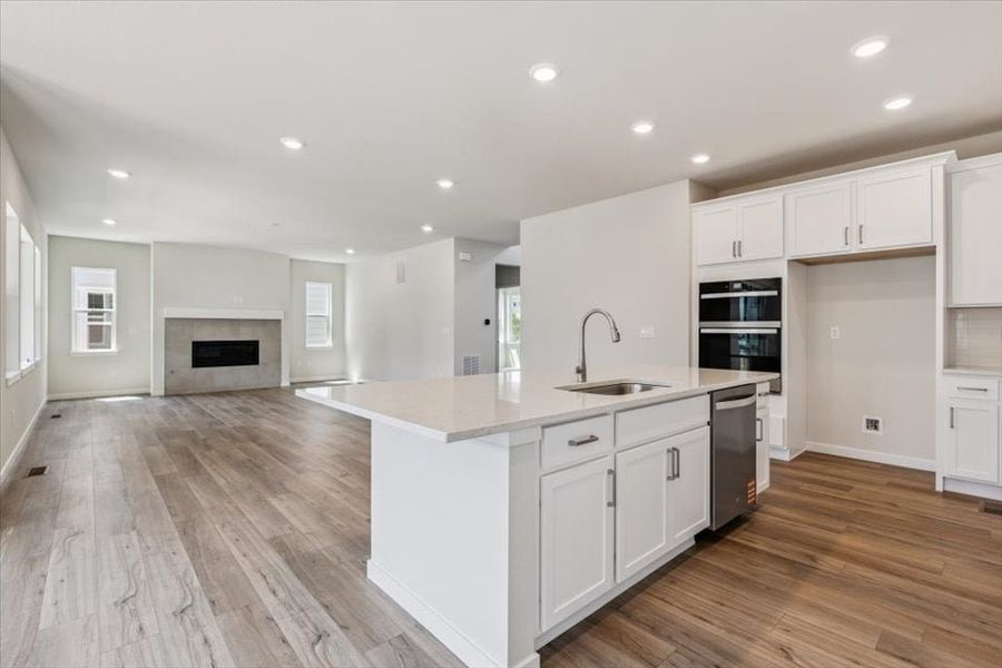 A kitchen with white cabinets.