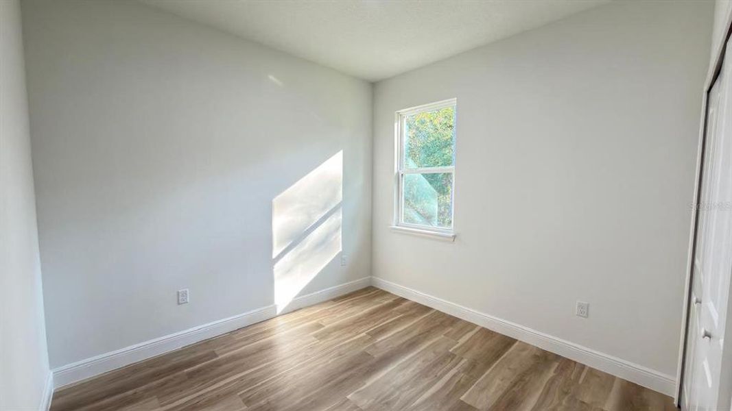 Spacious, unfurnished interior of a new home in , Citrus Springs (Image 9).