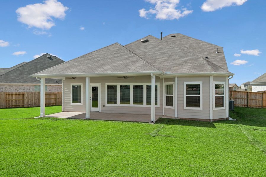 Exterior details and patio area of a home in Miller's Pond, Rosenberg (Image 3).