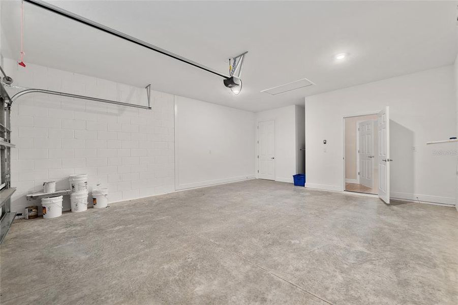 Spacious, unfurnished interior of a new home in , Ocala (Image 46).