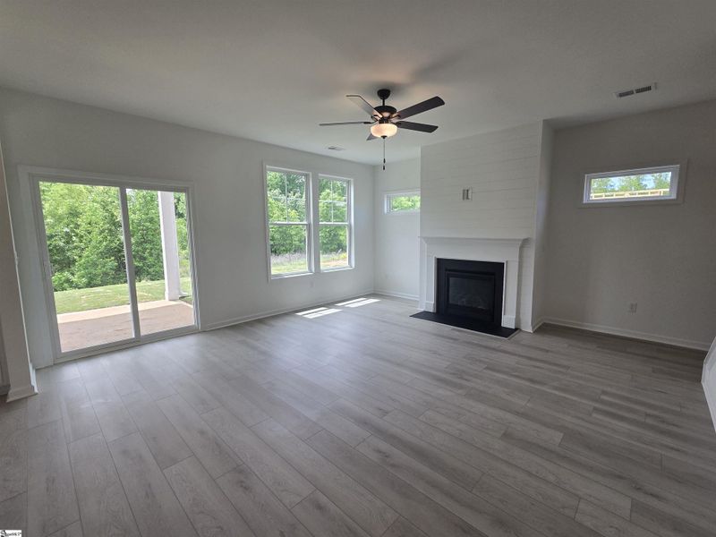 Spacious, unfurnished interior of a new home in Shiloh Trail, Wellford (Image 14).