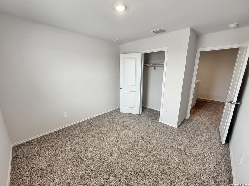 Spacious, unfurnished interior of a new home in Spring Valley, New Braunfels (Image 19).