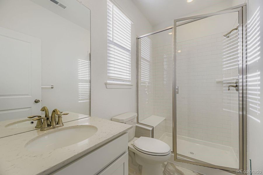 Furnished interior view inside a new home in Vermilion Creek, Centennial (Image 4).