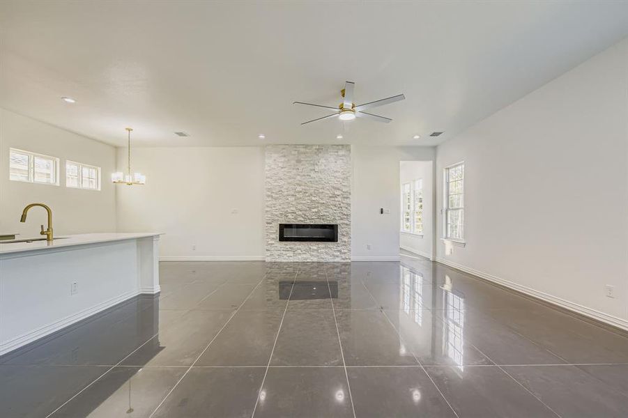 Spacious, unfurnished interior of a new home in , Grand Prairie (Image 15).