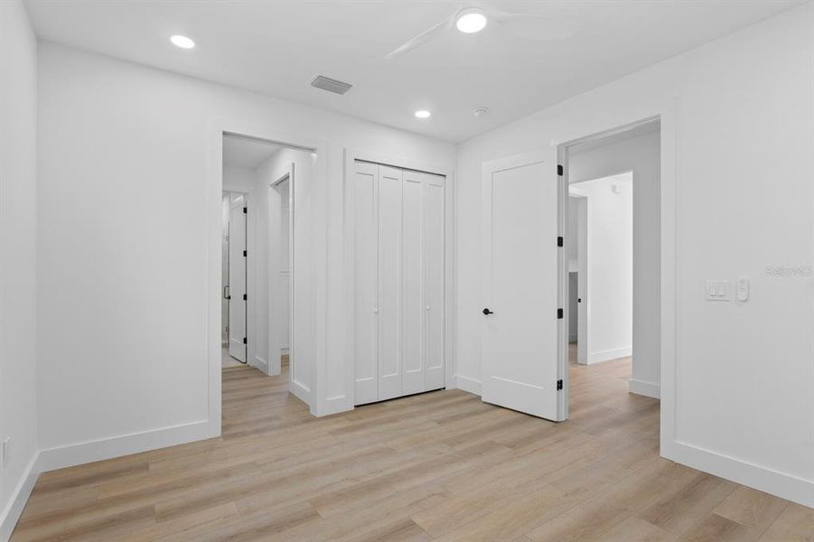 Spacious, unfurnished interior of a new home in , Lutz (Image 18).