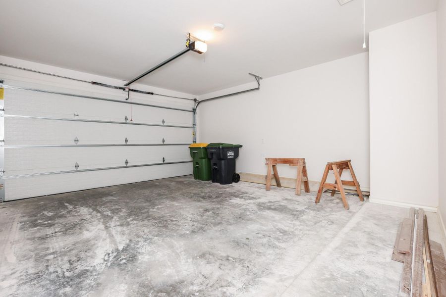 Spacious, unfurnished interior of a new home in , Pearland (Image 24).