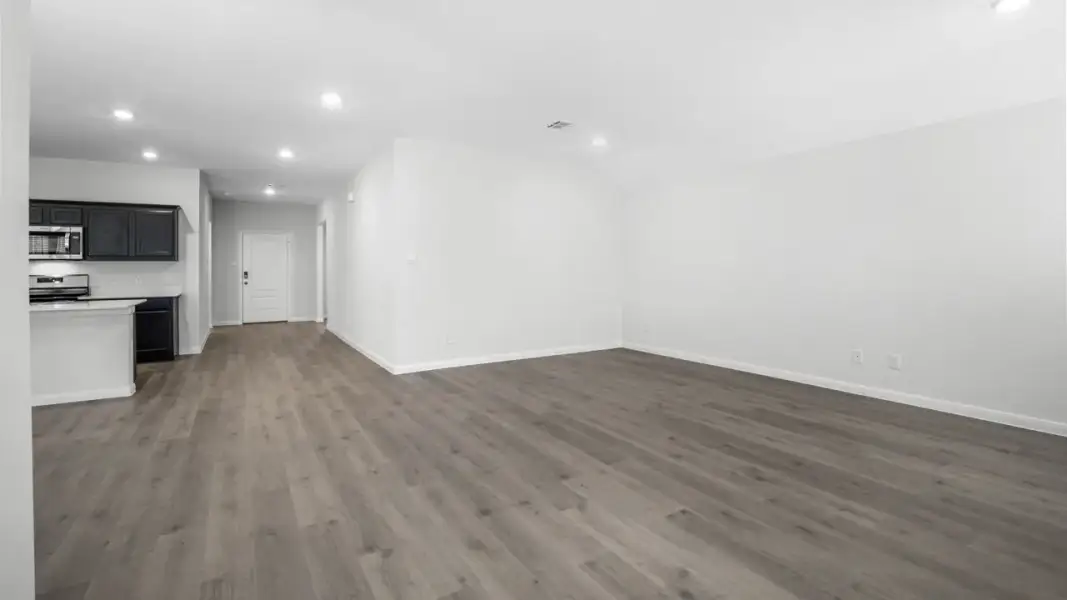 Spacious, unfurnished interior of a new home in Saddlebrook, Waxahachie (Image 24).