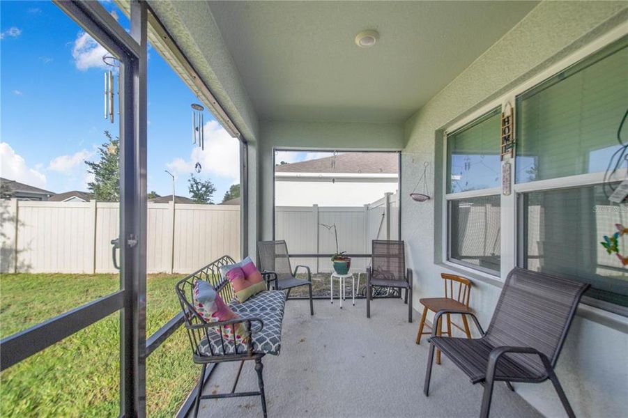 Exterior details and patio area of a home in Bradbury Creek, Haines City (Image 27).