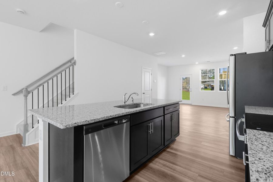 SUN_ElmGrove_Pic_Jackson_QMI_22_Kitchen_