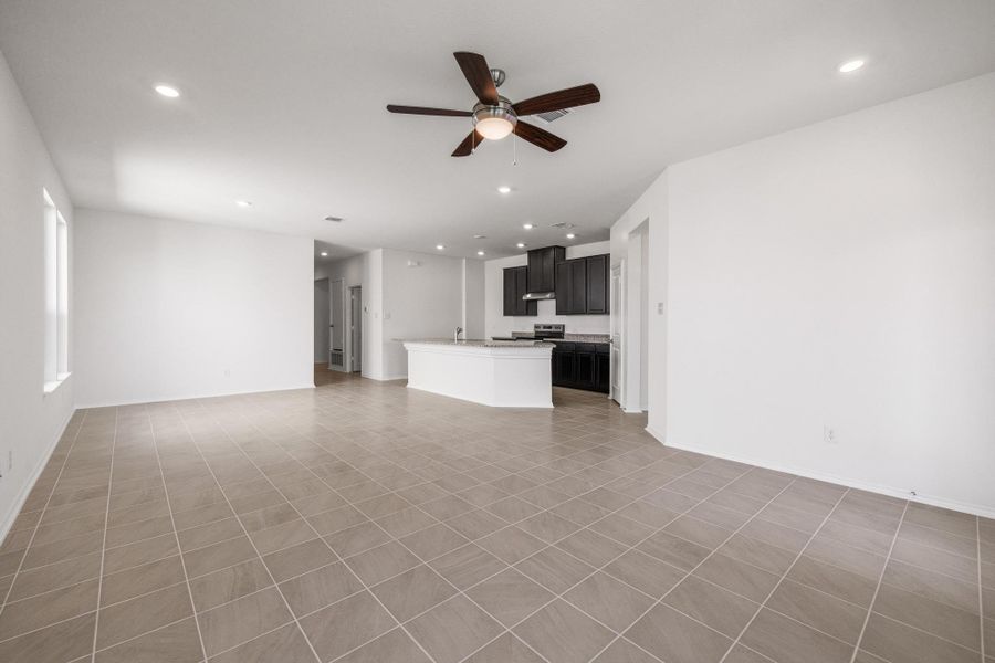 Spacious, unfurnished interior of a new home in Sonterra - Cool Water, Jarrell (Image 18).