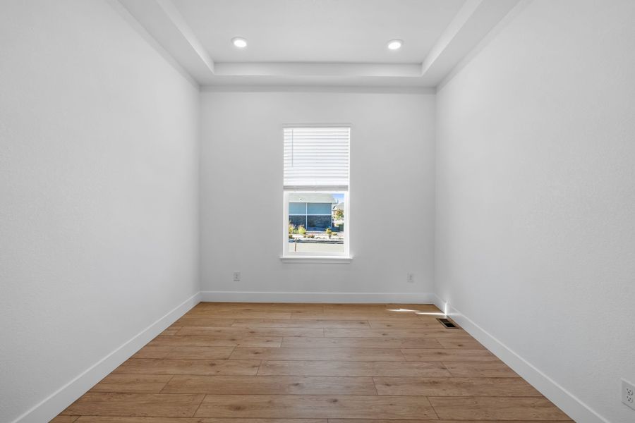 Spacious, unfurnished interior of a new home in Hilltop at Inspiration, Aurora (Image 20). Spacious, unfurnished interior of a new home in Hilltop at Inspiration, Aurora (Image 20).