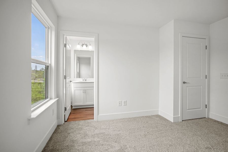 Spacious, unfurnished interior of a new home in West End Heights, Charlotte (Image 14).
