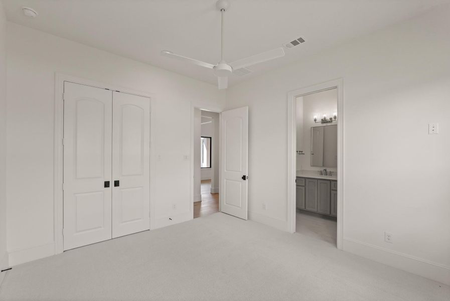 Spacious, unfurnished interior of a new home in The Park and The Reserve, Fulshear (Image 18).