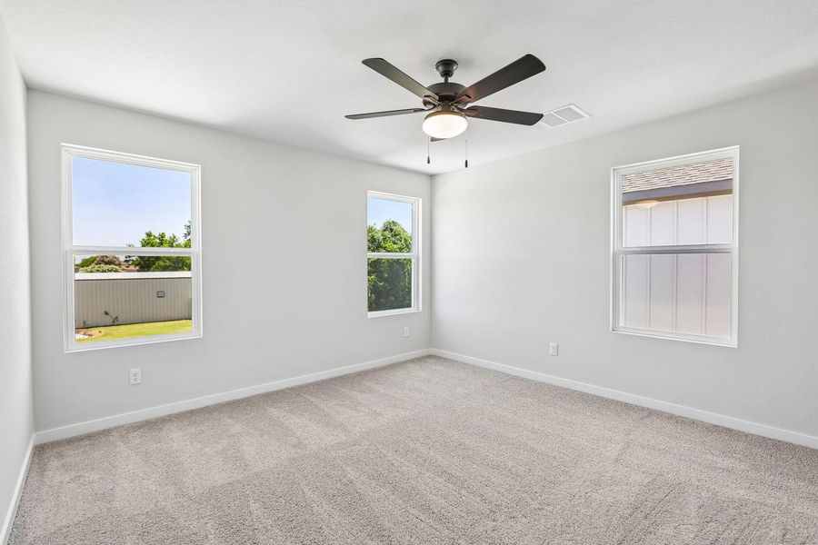 Spacious, unfurnished interior of a new home in Avery Centre, Round Rock (Image 18).