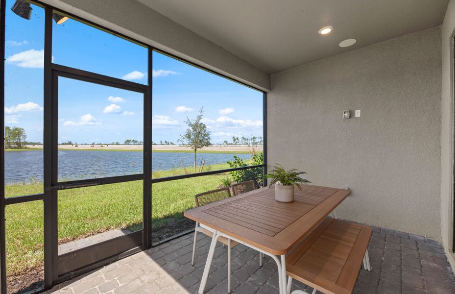 Covered and screened- in lanai