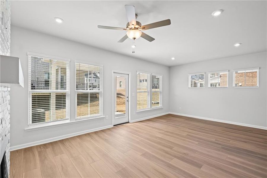 Spacious, unfurnished interior of a new home in Adler Springs, Powder Springs (Image 10).