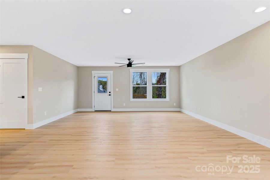 Spacious, unfurnished interior of a new home in , Marion (Image 18).