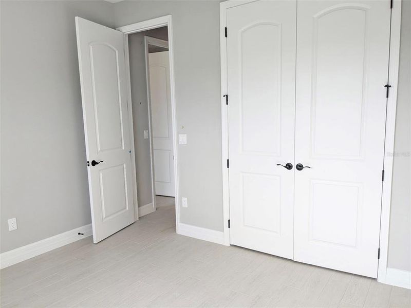 Spacious, unfurnished interior of a new home in , Sebring (Image 24).